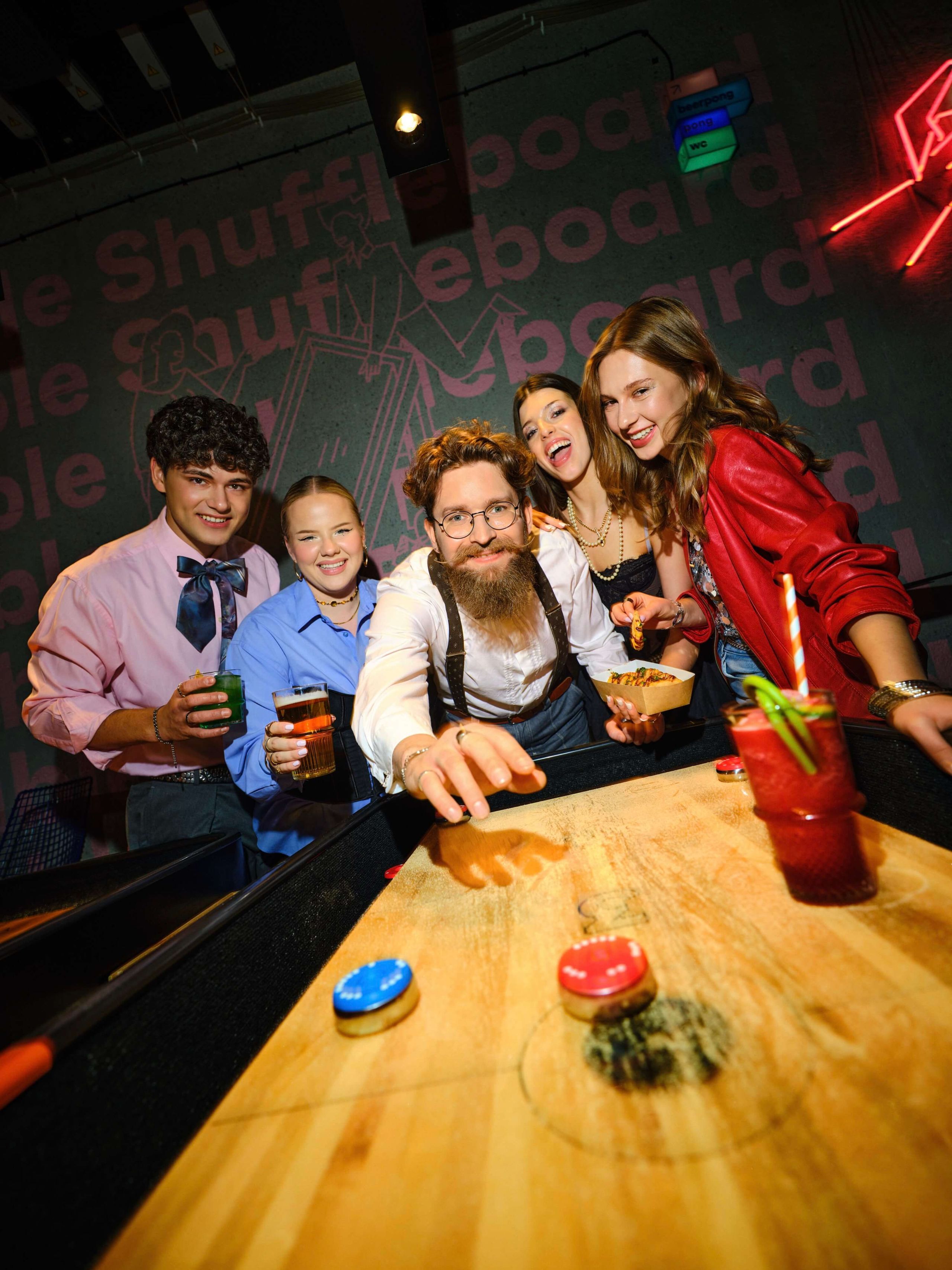 Tech Shuffle Roxy Tech shuffleboard, interaktywna gra - Zagrywki Warszawa | Zagrywki warszawa